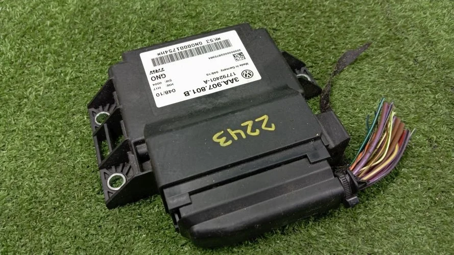 блок управления стояночным тормозом Volkswagen CBAB 5N1 Volkswagen Tiguan CBAB 5N1 3AA907801B