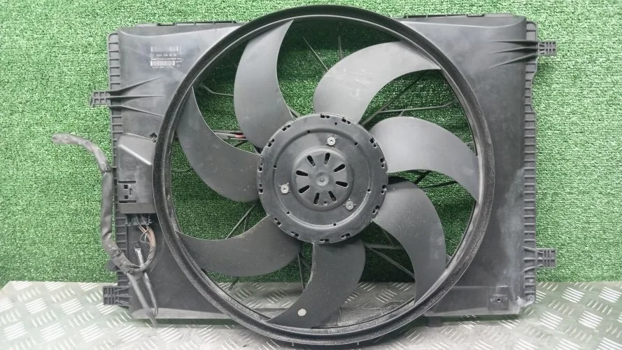 диффузор радиатора Mercedes-Benz 271860,271950,651924,272988,651912 W204,W212,A207,X204 Mercedes-Benz C-Class,E-Class,Glk-Class 271860,271950,651924,272988,651912 W204,W212,A207,X204 A2045000293,A2045000193,A2049066802,A2049060212,3135104055,A2049064702,0130307188