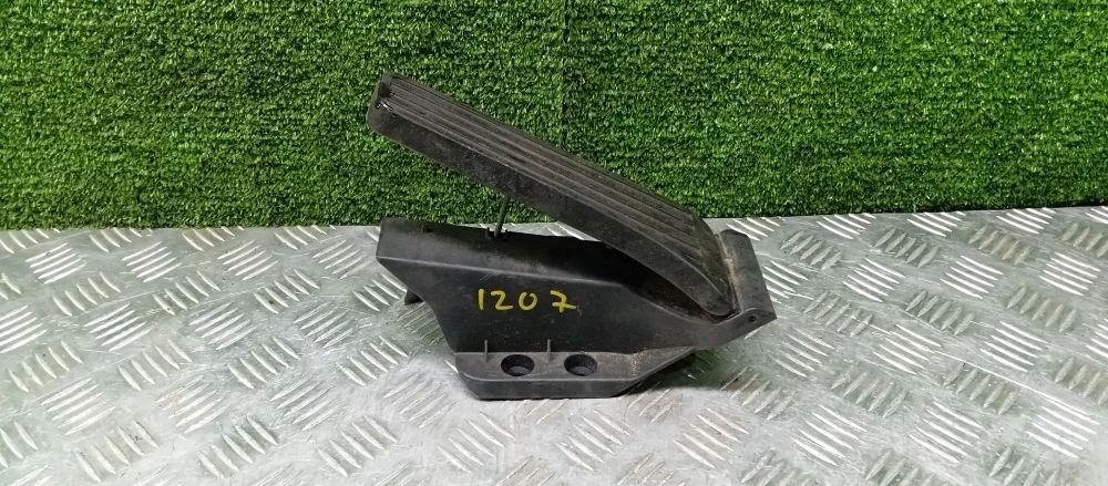 педаль газа Mercedes-Benz 272980,271860,272988 W212,W204,A207 Mercedes-Benz E-Class,C-Class 272980,271860,272988 W212,W204,A207 A2043000004