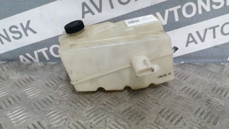 бачок расширительный Nissan mr20de T31,NT31,TNT31,S35 Nissan X-Trail,Rogue mr20de T31,NT31,TNT31,S35 21711JG000