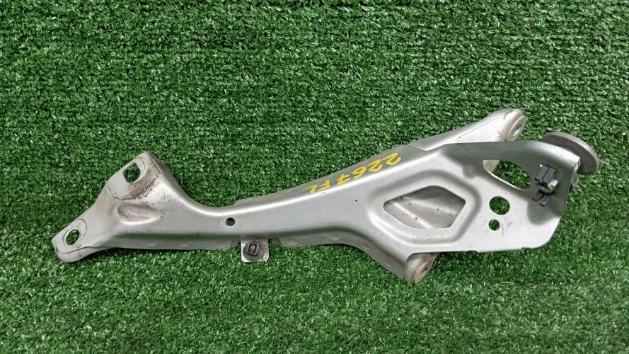 крепление крыла Audi CDUD,CNHA 4G2,C7 Audi A6 CDUD,CNHA 4G2,C7 4G0821135A