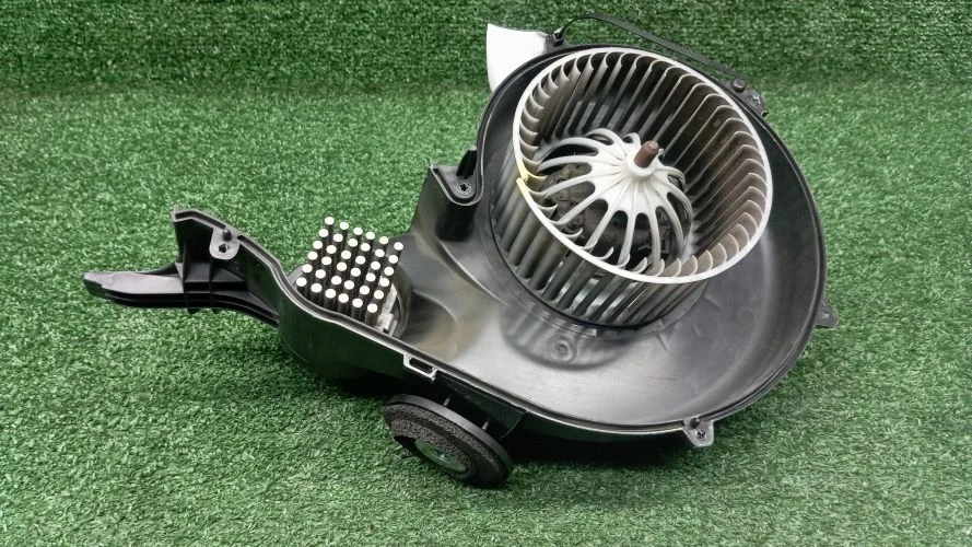 мотор печки Land Rover 224DT L359 Land Rover Freelander 224DT L359 LR016627,6G9N-18D413-AA