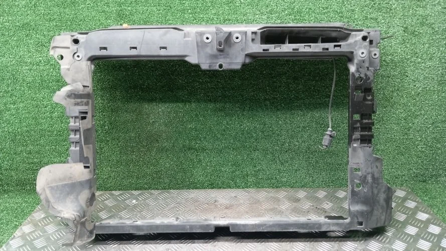 рамка радиатора Volkswagen CAYC,CFF 162 Volkswagen Jetta CAYC,CFF 162 5C6805588D