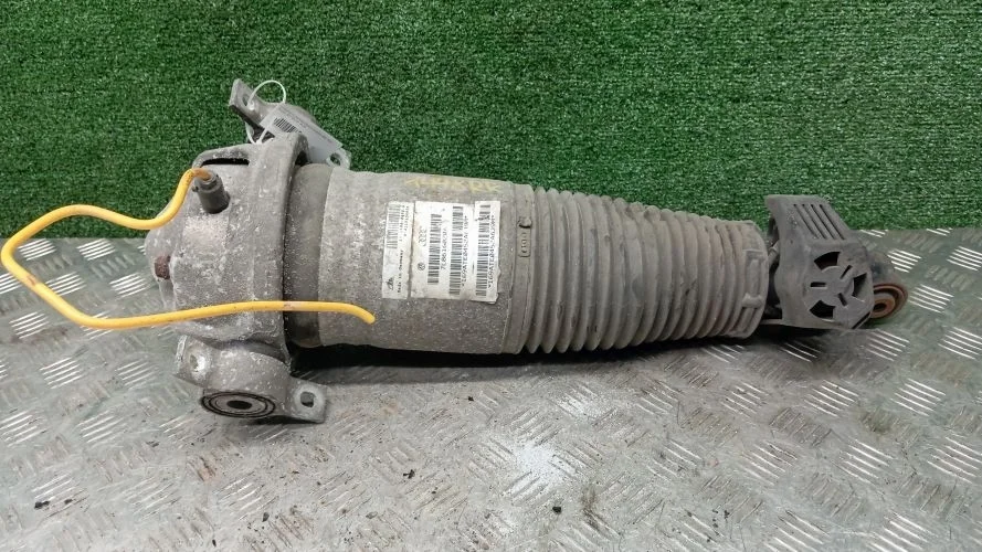 стойка Audi BUG 4LB Audi Q7 BUG 4LB 7L8616020A