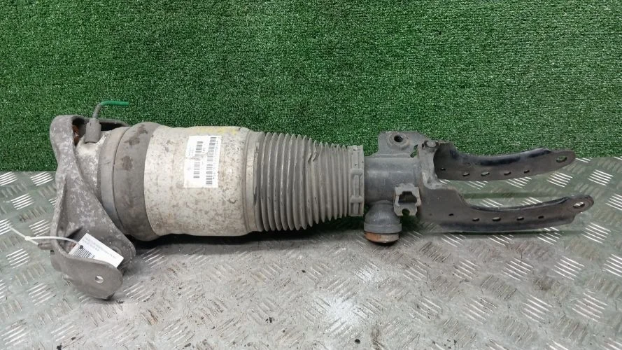 стойка Audi BUG 4LB Audi Q7 BUG 4LB 7L8616040B,7L8616040D,7L8616040G