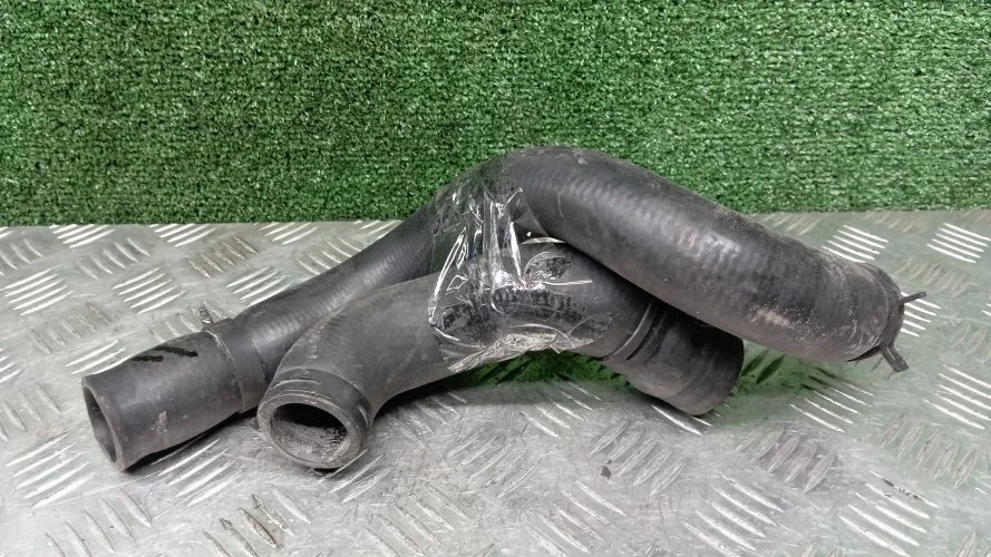 патрубок системы охлаждения Chevrolet F16D4,F18D4 J300 Chevrolet Cruze F16D4,F18D4 J300 95389388,95390893,95390894