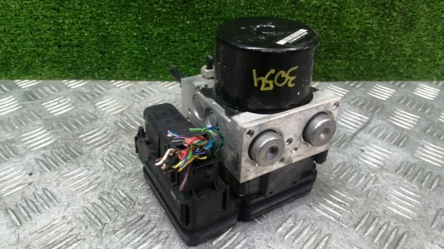 блок abs Volvo D5244T4,D5244T10 AS71,AS70 Volvo S80 D5244T4,D5244T10 AS71,AS70 30761116,31261143,31329140,31400545,30681619,31261142,8G9N2C405AC