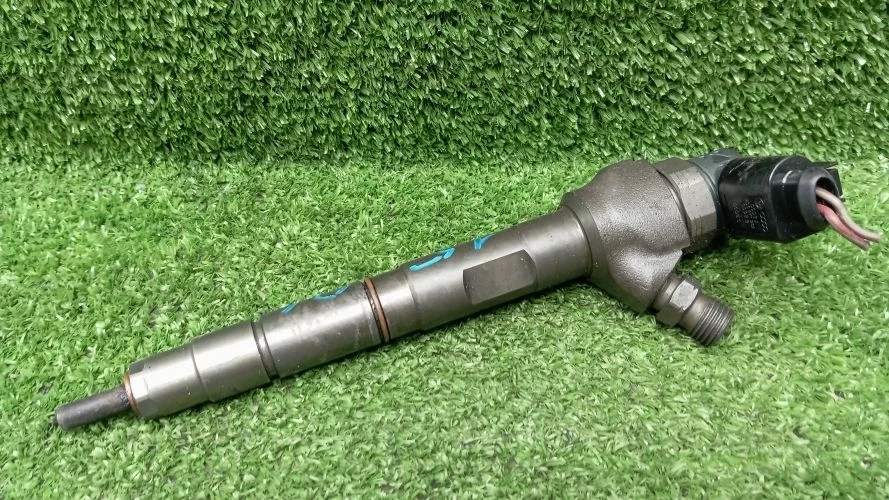 форсунка дизельная Volkswagen CFF,CFFB B7,5N1,A32 Volkswagen Passat,Tiguan CFF,CFFB B7,5N1,A32 03L130277J,0445110369