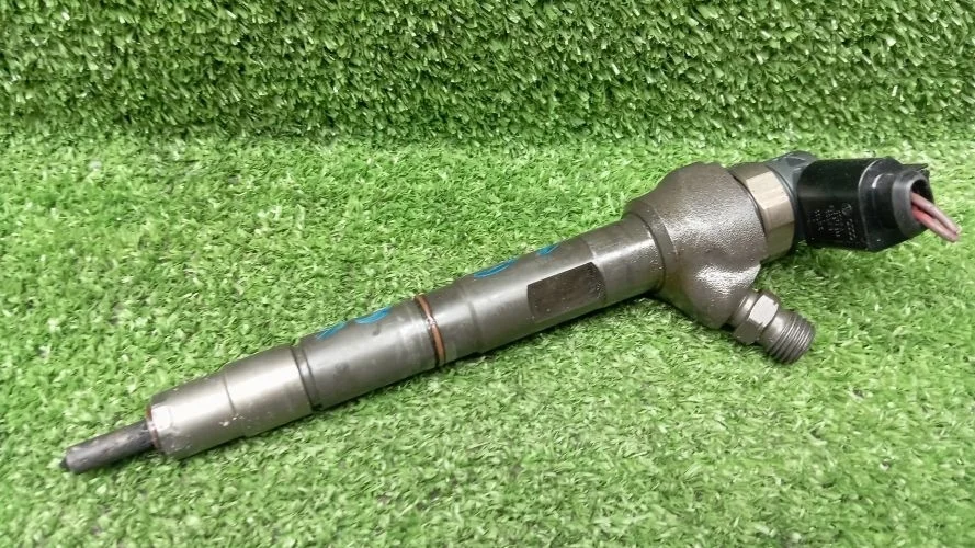 форсунка дизельная Volkswagen CFF,CFFB B7,5N1,A32 Volkswagen Passat,Tiguan CFF,CFFB B7,5N1,A32 03L130277J,0445110369