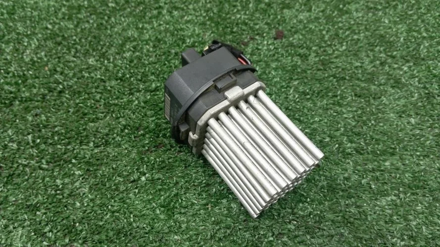 реостат печки Mercedes-Benz 271860 W204 Mercedes-Benz C-Class 271860 W204 A2048707710