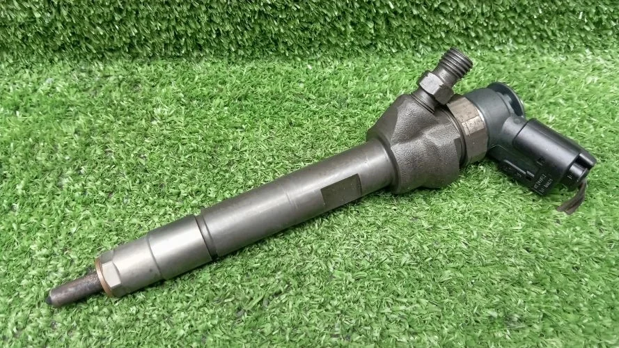 форсунка дизельная Bmw N47D20C F20,F30 Bmw 1-Series,3-Series N47D20C F20,F30 13537798446,13537812881,0445118601