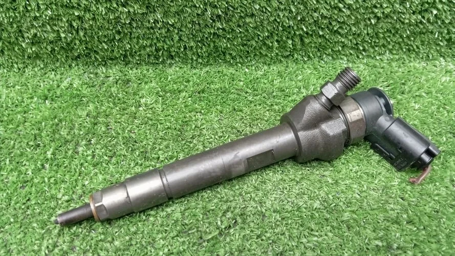 форсунка дизельная Bmw N47D20C F20,F30 Bmw 1-Series,3-Series N47D20C F20,F30 13537798446,13537812881,0445118601
