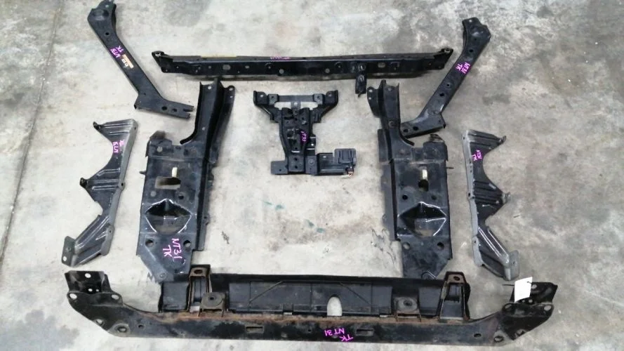 рамка радиатора Nissan mr20de NT31 Nissan X-Trail mr20de NT31 62530JG30A