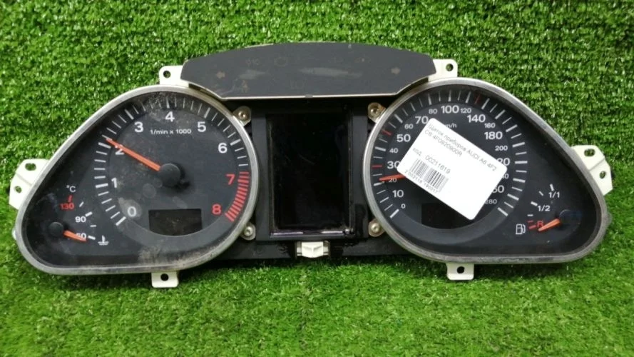 панель приборов Audi BDW 4F2 Audi A6 BDW 4F2 4F0920900R