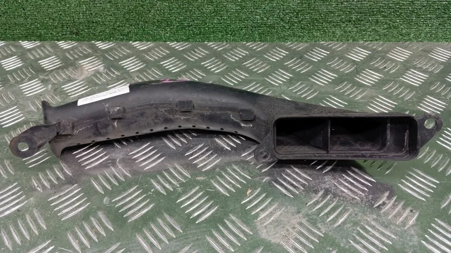 воздухозаборник Ford D4204T CB8 Ford Focus3 D4204T CB8 1745844,1050704S02
