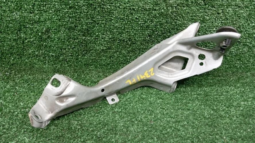 крепление крыла Audi CDUD,CNHA 4G2,C7 Audi A6 CDUD,CNHA 4G2,C7 4G0821135A