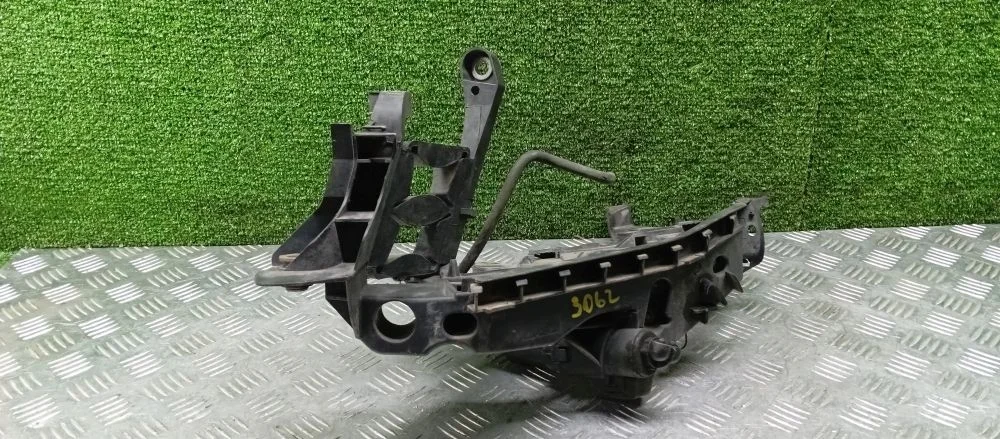 крепление фары Audi CAEB,CAEA 8K2 Audi A4 CAEB,CAEA 8K2 8K0805607A,8K0805607L,8K0805607C