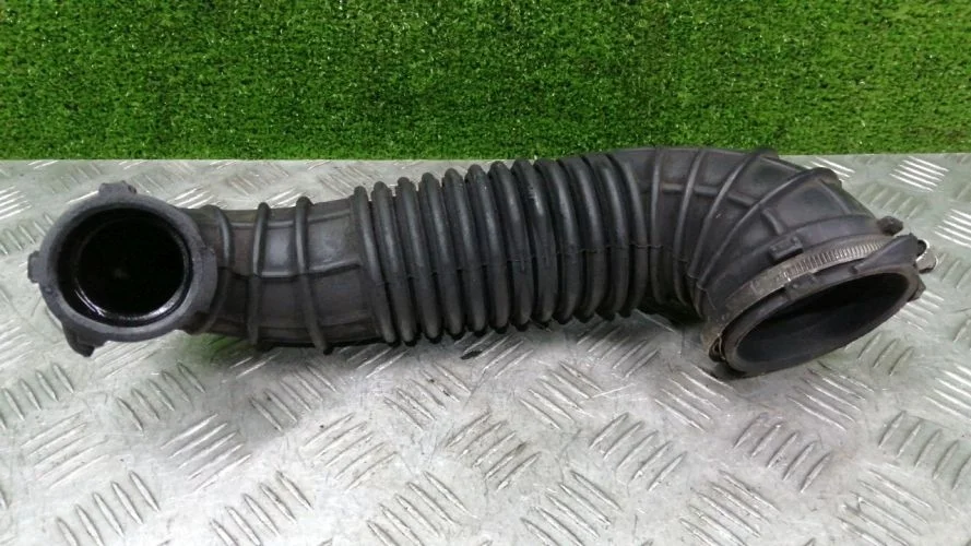 патрубок воздушного фильтра Audi CAHA 8RB Audi Q5 CAHA 8RB 03G129629D