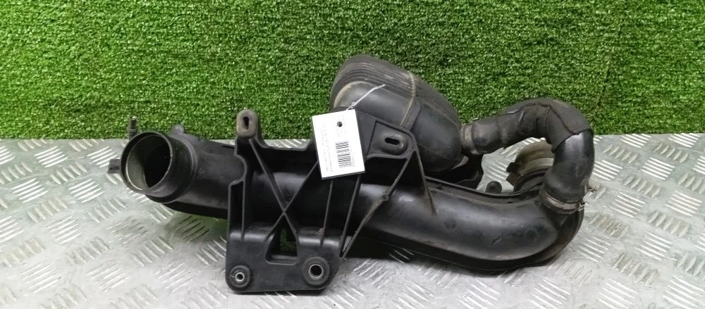 патрубок интеркулера Audi CAEA 8K2 Audi A4 CAEA 8K2 8K0145673M