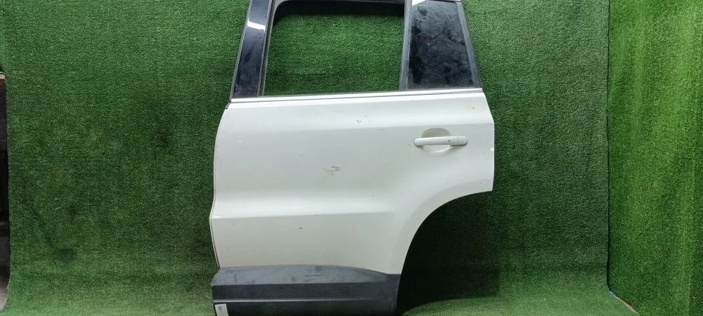 дверь боковая Volkswagen CBAB,CAVA,CFF,CCTA,CFFB 5N1 Volkswagen tiguan CBAB,CAVA,CFF,CCTA,CFFB 5N1 5N0833055A