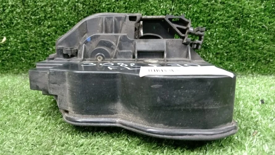 замок двери Bmw 306D3,N63B44A,M57N2,N52B30A,306S3,256S5,N52B30AF,N52B25 E70,E71,E83,E60 Bmw X5,X6,X3,5-Series 306D3,N63B44A,M57N2,N52B30A,306S3,256S5,N52B30AF,N52B25 E70,E71,E83,E60 7167071,7202143,51217202143,51217059967