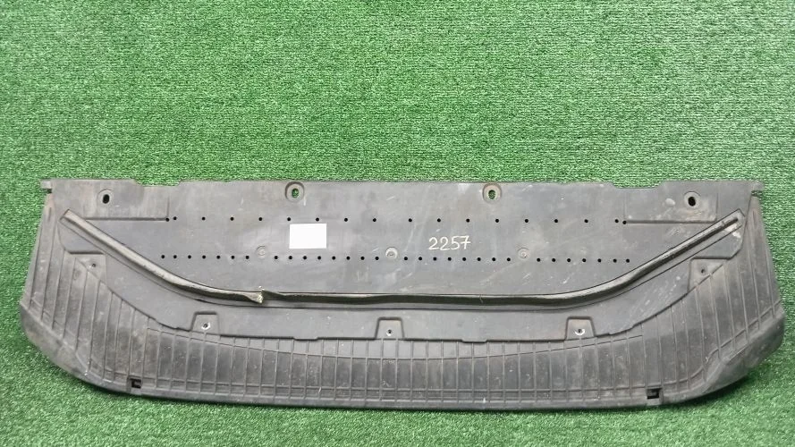 защита бампера Audi CTUA,CDUD 4G2 Audi A6 CTUA,CDUD 4G2 4G0807611