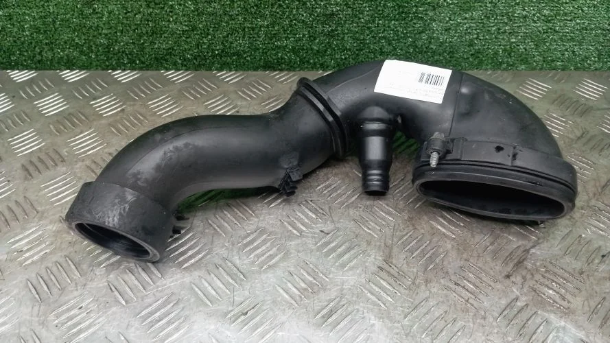 патрубок воздушного фильтра Bmw 306D3 E70 Bmw X5 306D3 E70 13717794172