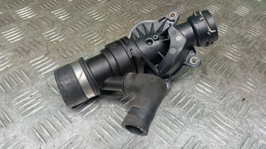 корпус термостата Bmw 306D3 E70 Bmw X5 306D3 E70 11517805811