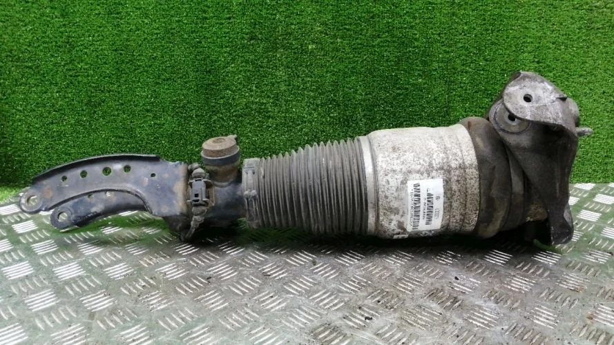 стойка Audi BUG 4LB Audi Q7 BUG 4LB 7L8616040B,7L8616040D,7L8616040G