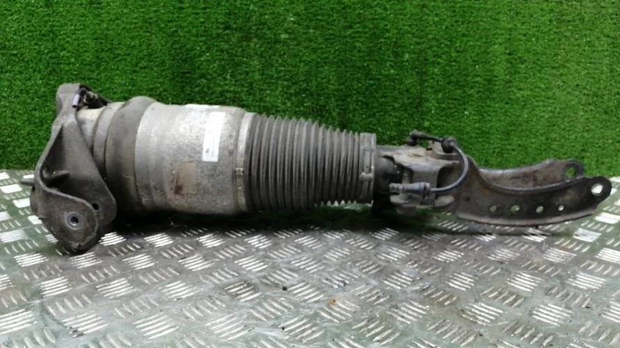 стойка Audi BUG 4LB Audi Q7 BUG 4LB 7L8616039D,7L8616039B