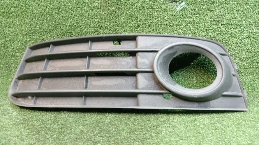 рамка противотуманной фары Audi CAEA,CAEB 8K2 Audi A4 CAEA,CAEB 8K2 8K0807681A