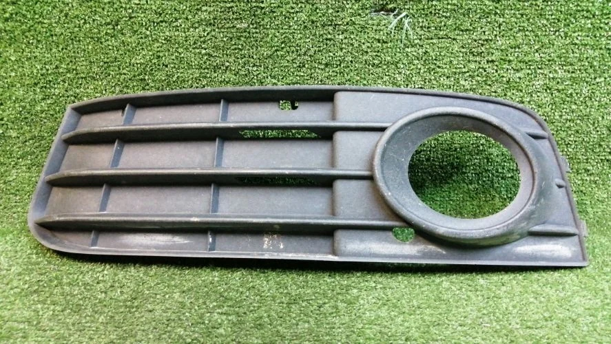 рамка противотуманной фары Audi CAEA,CAEB 8K2 Audi A4 CAEA,CAEB 8K2 8K0807681A