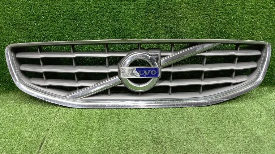 решетка радиатора Volvo D5244T10 FS70 Volvo S60 D5244T10 FS70 30795039
