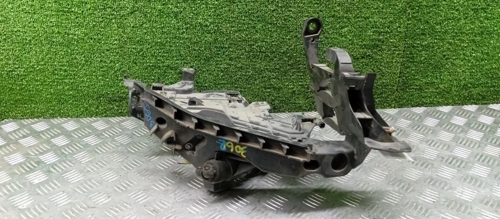 крепление фары Audi CAEB 8K2 Audi A4 CAEB 8K2 8K0805608R,8K0805608D,8K0805608C