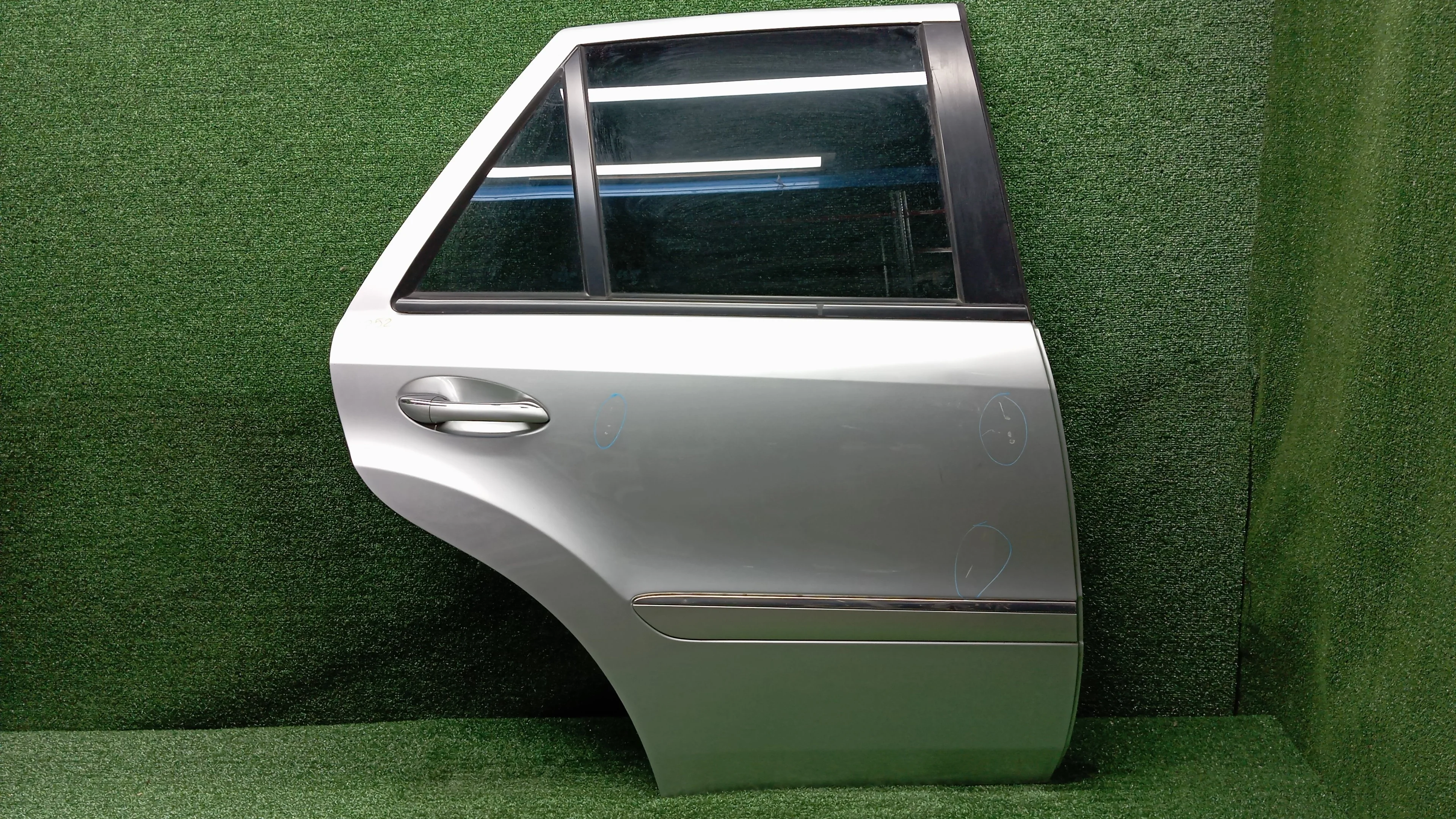 дверь боковая Mercedes-Benz 272967 W164 Mercedes-Benz M-Class 272967 W164 A1647300205