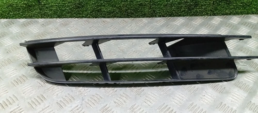 решетка в бампер Audi BUG 4LB Audi Q7 BUG 4LB 4L0807682