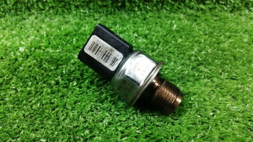 датчик давления топлива Audi CDUD 4G2,4MB Audi A6,A7 CDUD 4G2,4MB 05A906051