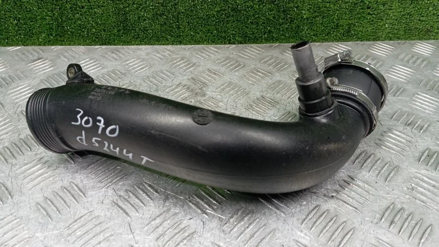 патрубок Volvo D5244T4 CM71 Volvo Xc90 D5244T4 CM71 30714480