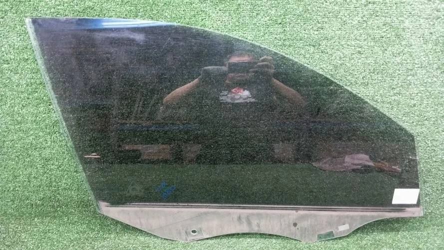 стекло двери Kia D4HA XM Kia Sorento D4HA XM 824212P001