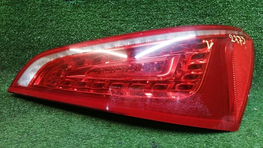 вставка багажника Audi CAHA,CGLB 8RB Audi Q5 CAHA,CGLB 8RB 8R0945094A