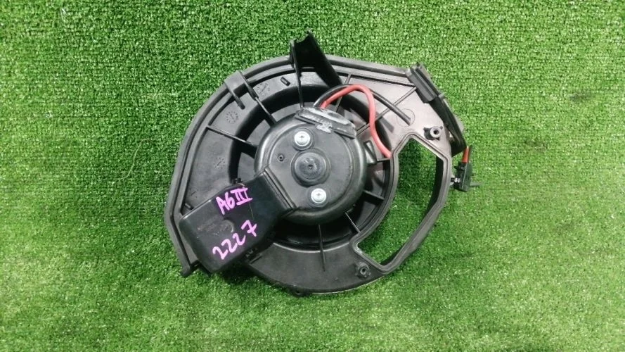 мотор печки Audi CCA,BKH 4F2 Audi A6 CCA,BKH 4F2 4F0820020A