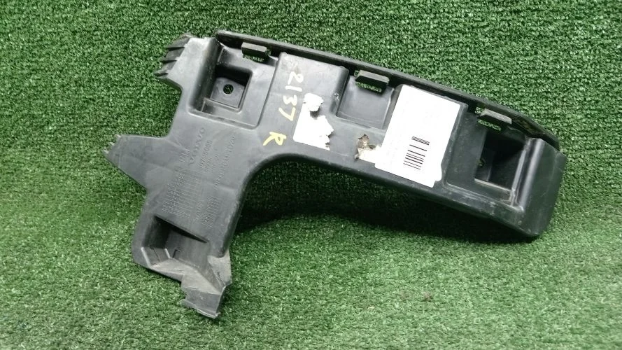 крепление бампера Volvo D5244T10 FS70 Volvo S60 D5244T10 FS70 30795055
