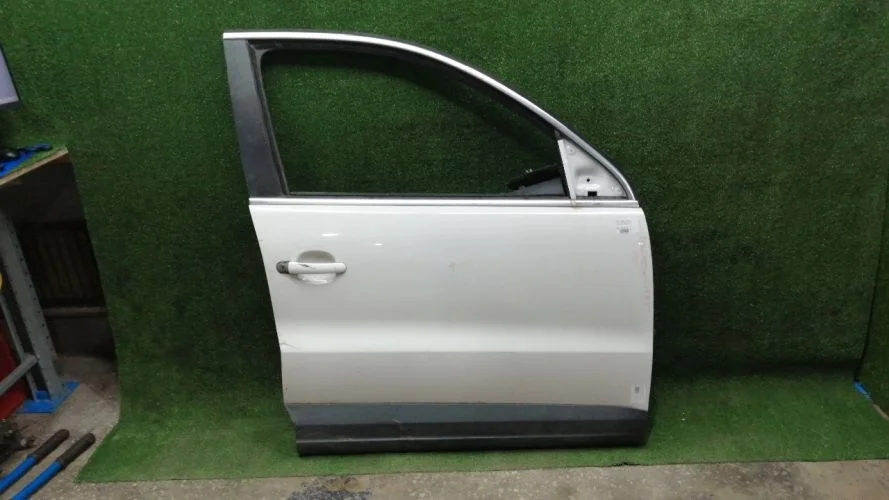 дверь боковая Volkswagen CAVA,CBAB,CFF,CCTA,CFFB 5N1 Volkswagen tiguan CAVA,CBAB,CFF,CCTA,CFFB 5N1 5N0831056B