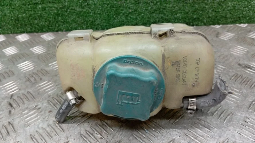 бачок расширительный Volvo D5244T,B6324S,D5244T4 CM71,C71 Volvo Xc90 D5244T,B6324S,D5244T4 CM71,C71 30741971,30760100,30741972