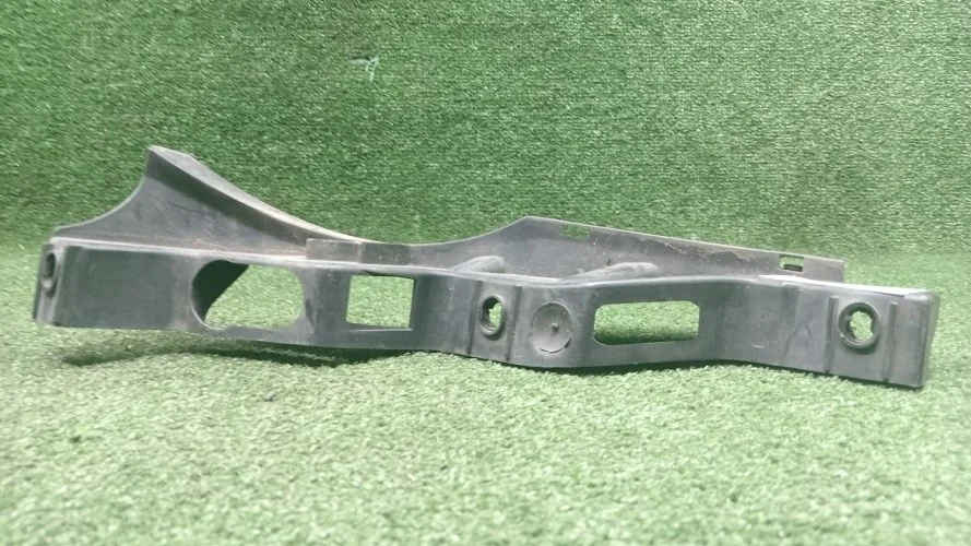 крепление бампера Volkswagen CBAB 3C2 Volkswagen Passat CBAB 3C2 3C0807889