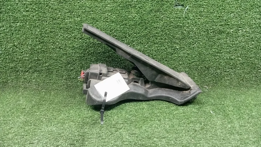 педаль газа Volkswagen CFGC,CBFA,CUWA 357,B6,358 Volkswagen Passat Cc CFGC,CBFA,CUWA 357,B6,358 1K1723503AP