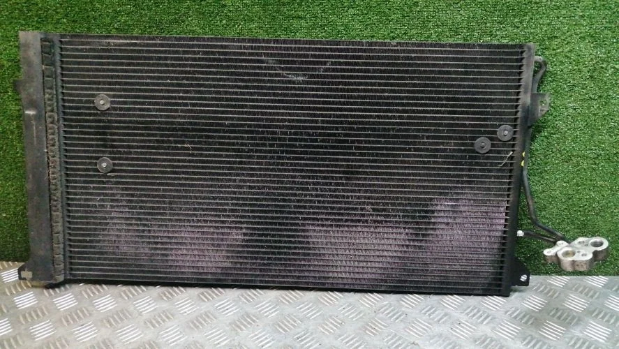 радиатор кондиционера Audi BUG 4LB Audi Q7 BUG 4LB 4L0260401A