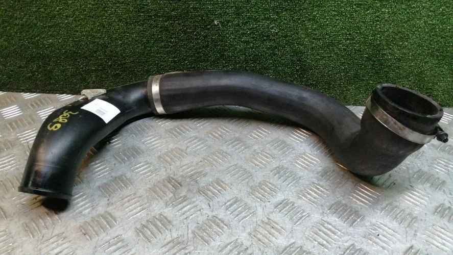 патрубок интеркулера Land Rover 224DT L359 Land Rover Freelander 224DT L359 12Z04019,LR066429,6G926K863BE,LR002589,6G926K863BD