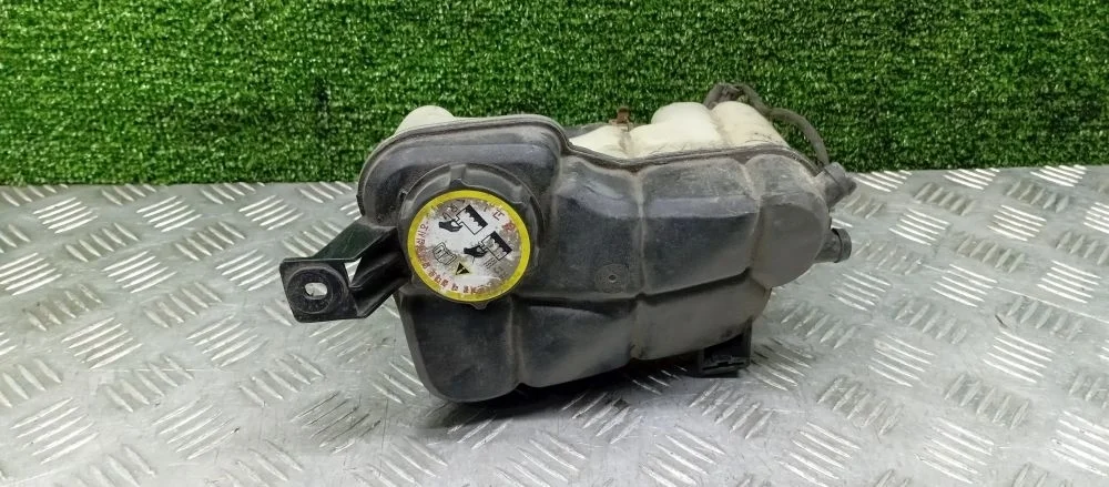 бачок расширительный Volvo D5244T4,D5244T10 AS,AS71 Volvo S80 D5244T4,D5244T10 AS,AS71 6G918K218,31200320