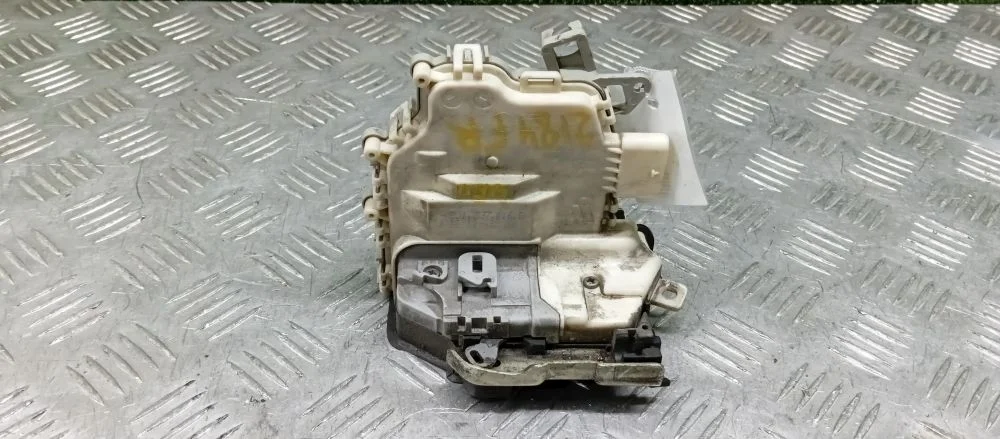замок двери Audi BPK 4E2 Audi A8 BPK 4E2 4F1837016